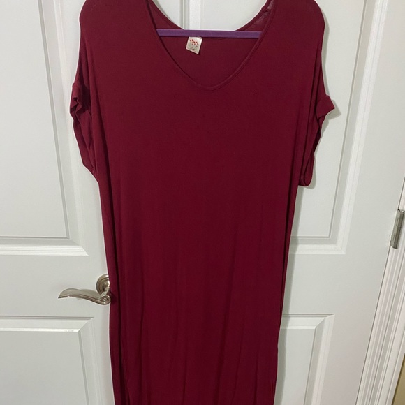 Dresses - Picture 2 of 3